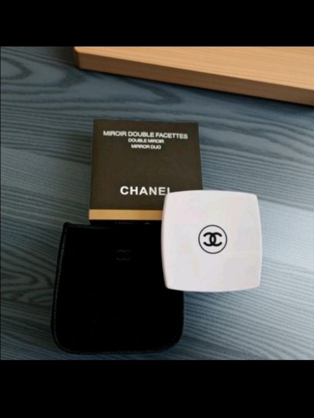 CHANEL White Compact Double Mirror with Black Logo With Velvet Pouch - Picture 2 of 3